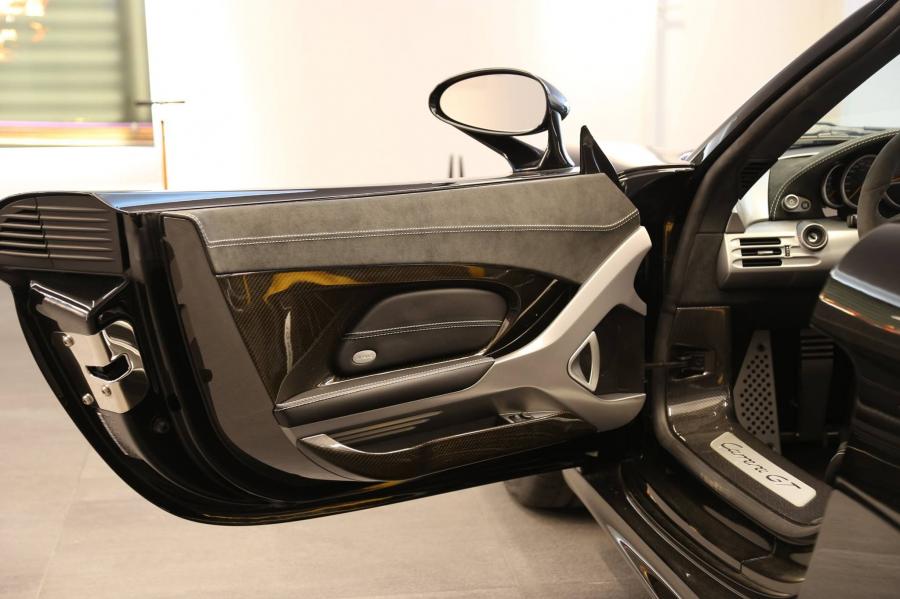 Детали интерьера Porsche Carrera GT by Edo Competition 2015 года  (фото 8 из 16)
